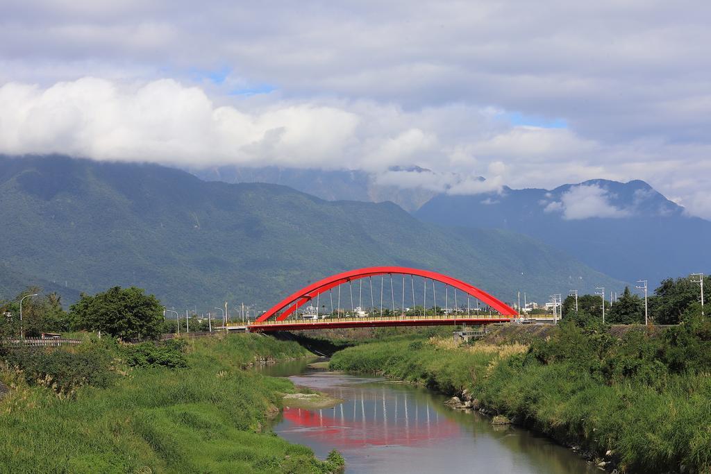Bridge Bed And Breakfast Città di Hualien Esterno foto